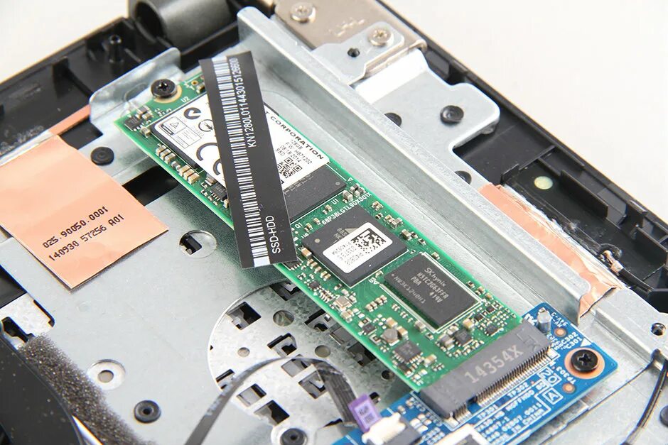 Ssd для ноутбука aspire. Acer Aspire 3 SSD. Acer Aspire e1-772g разъем SSD. M.2 Acer install. Крепеж Acer SSD m2.