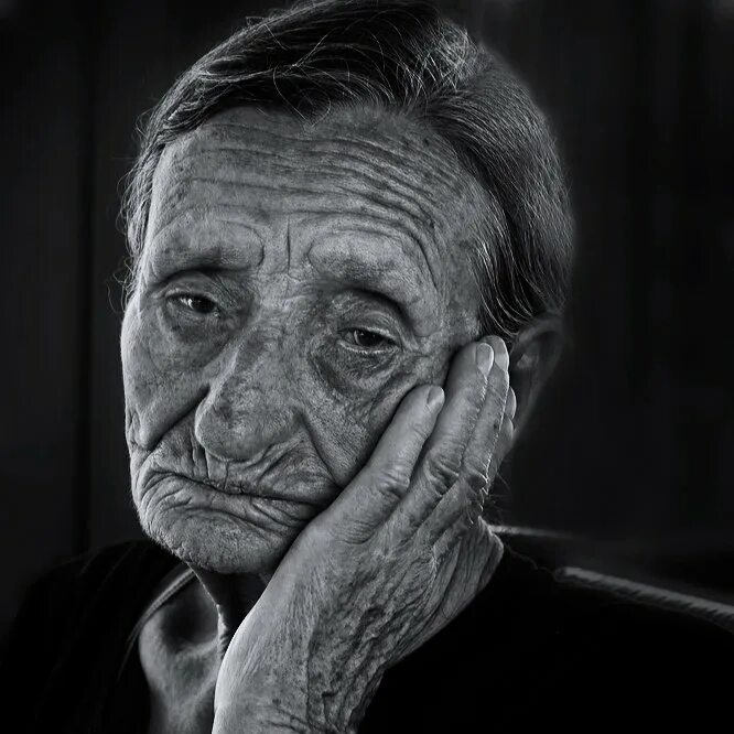 Еще вовсе человек не пожилой имевший глаза. Портрет человека. Портреты пожилых людей. Портрет старика. Фотопортреты людей.