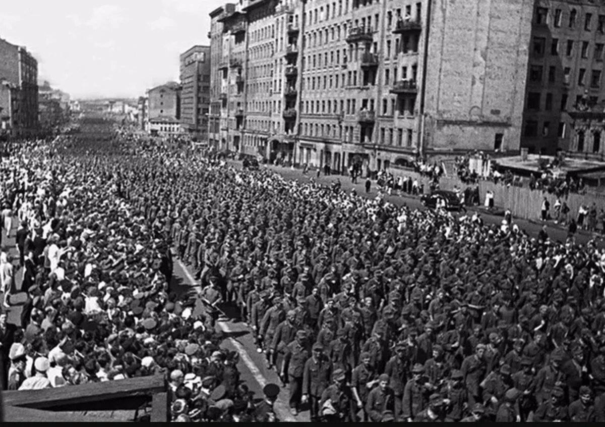 Операция вальс. Марш пленных немцев по Москве в 1944. Парад военнопленных в Москве 1944. "Большой вальс" - парад пленных немцев в Москве. Парад побежденных 17 июля 1944 года.