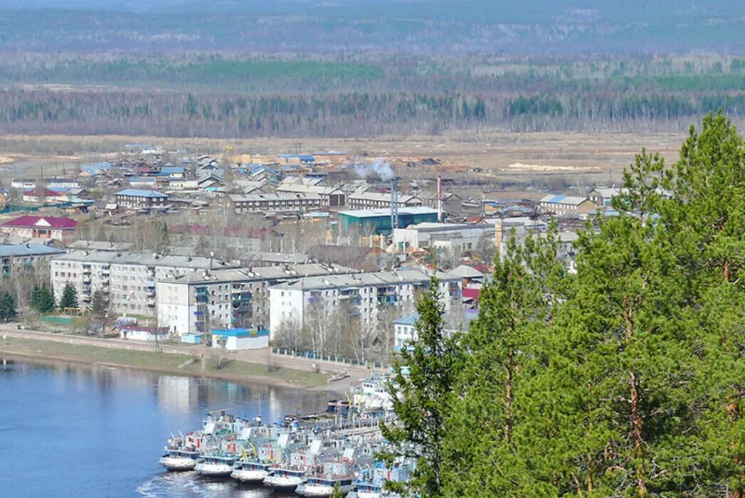 Киренск фото. Поселок Киренск Иркутская область. Киренск река Лена. Киренск Иркутская Губерния. Кыринск Иркутскойобласти.