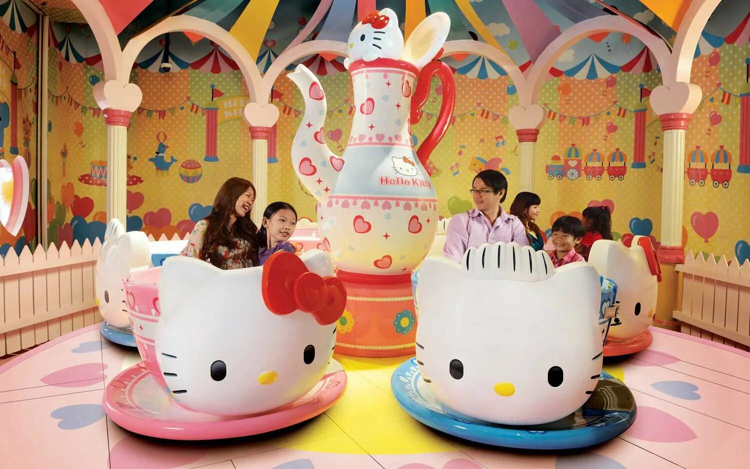 Sanrio Puroland. Парк Санрио в Токио. Хэллоу Китти Санрио. Парк Хеллоу Китти в Японии. Хеллоу китти москва