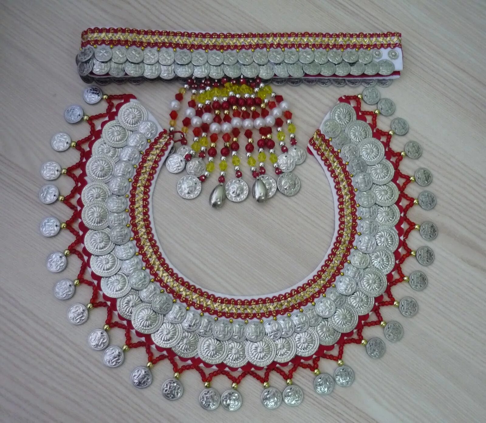 украшения древней руси монисто. нагрудные украшения чувашей. масмак чувашский. нашейное украшение чуваш. чувашские украшения.