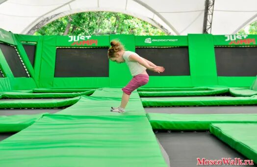 джаст джамп. Just jump солярис. батутная арена парк сокольники. Just up батутный центр москва. батутный центр в сокольниках.