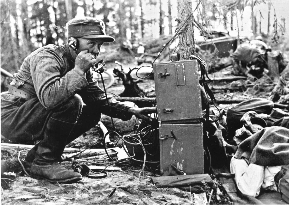 Связист солдат ВОВ. Немецкий Связист вторая мировая. Связист 1941. Связисты второй мировой войны СССР.