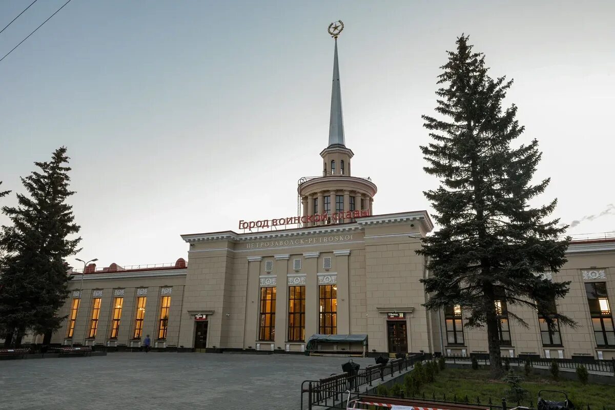 Ржд петрозаводск телефон. Вокзал Петрозаводск. ЖД вокзал Петрозаводск. Станция Петрозаводск вокзал. Петрозаводск вокзал зима.