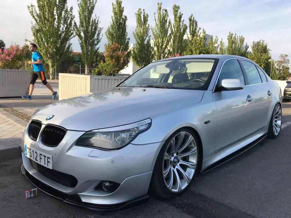 Бмв е60 рест. БМВ 5 е60. БМВ е60 серебристая. BMW 5 e60. BMW 5 e60 Tuning.