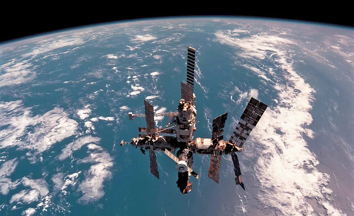 Mir. Орбитальная станция мир 1986. Мир-2 орбитальная станция. Станция мир и МКС. Затопление орбитальной станции «мир».