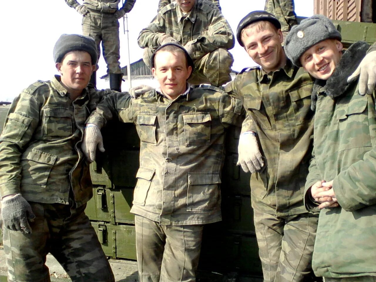 Группа солдатов. Фото солдатов. отряд солдат или солдатов.
