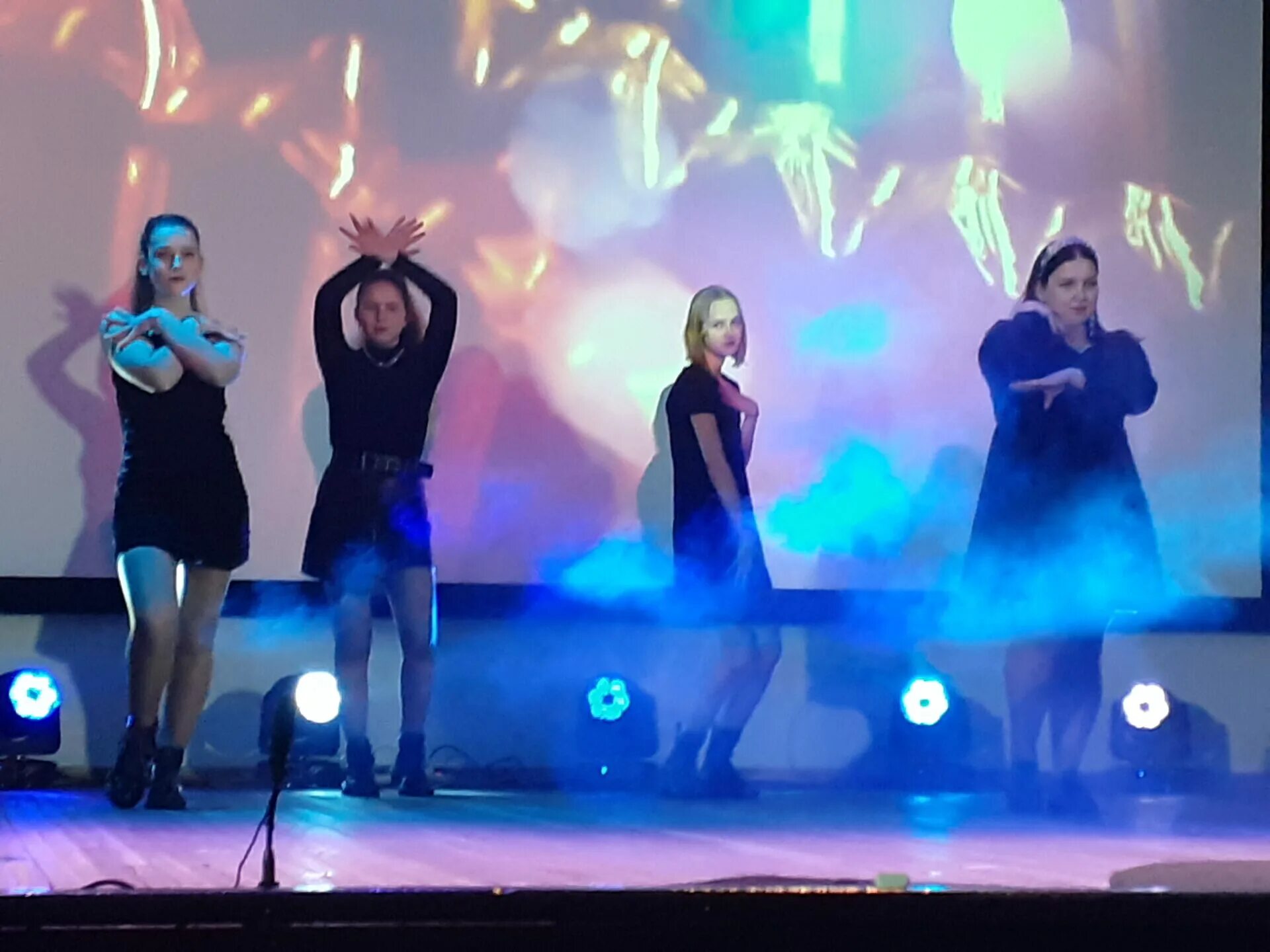 мария ситтель голубой огонек 2022. новогодний концерт 2023. новогодний голубой огонек 2023 на шаболовке. эрмитаж новый год 2023. праздничный концерт новый год 2023.