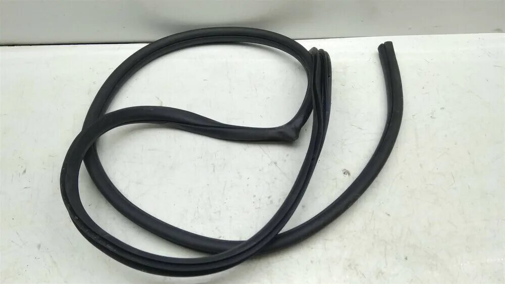 Уплотнитель задних дверей фиат дукато 250. Уплотнитель порога ниссан мурано z51. Уплотнитель задней двери. Уплотнитель задних распашных дверей. Дэу джентра артикул уплотнитель лобового стекла.