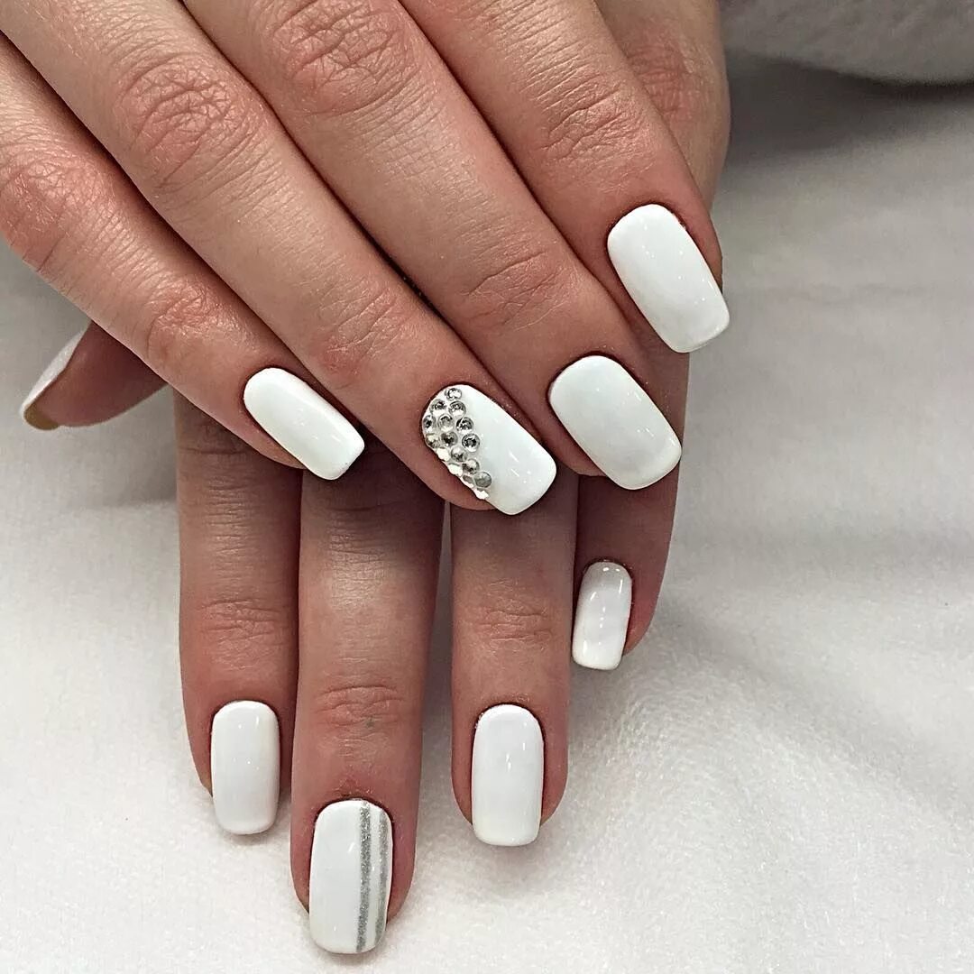 Pin on mis favoritos White glitter nails, Perfect nails, Short nail designs