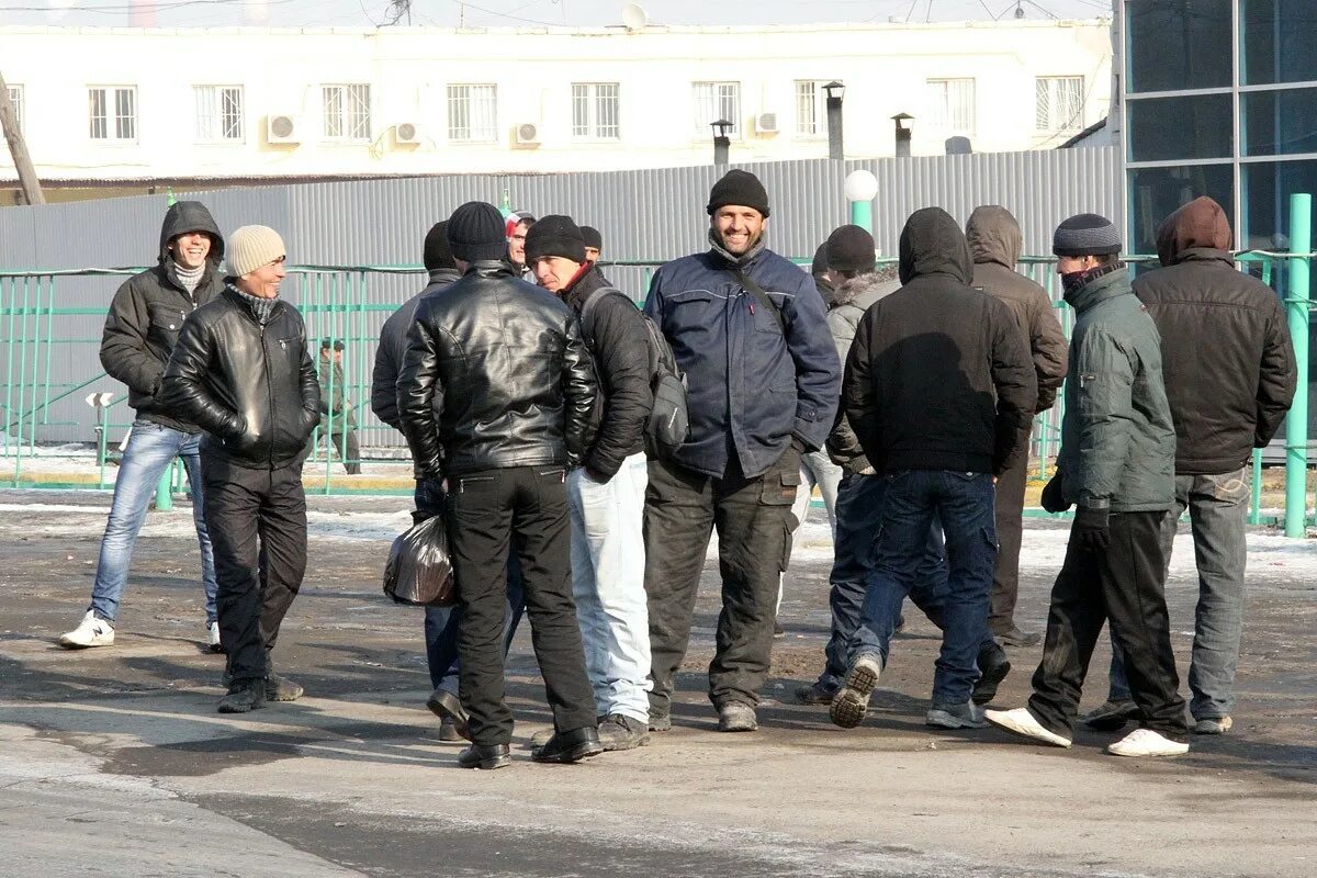 Таджика свердловская. Мигранты преступники. Таджики в Екатеринбурге. Мигранты в Екатеринбурге. Свердловская область мигранты.