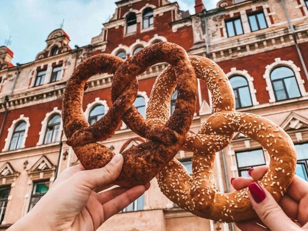 Выборг крендель где. Выборгский крендель Выборг. Выборг брецель. Символ Выборга крендель. Крендельки в Выборге.