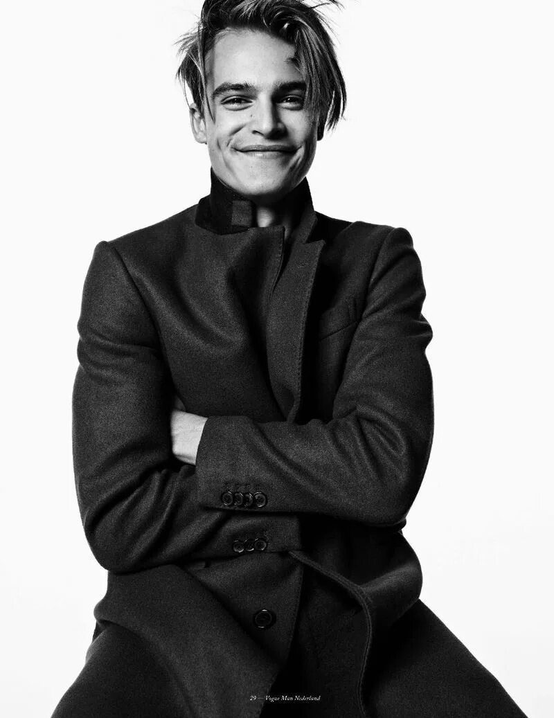 Нидерланды мужчина модель. Vogue man. Женственный мужчина. Мужчины на обложке vogue. Обложка для журнала.