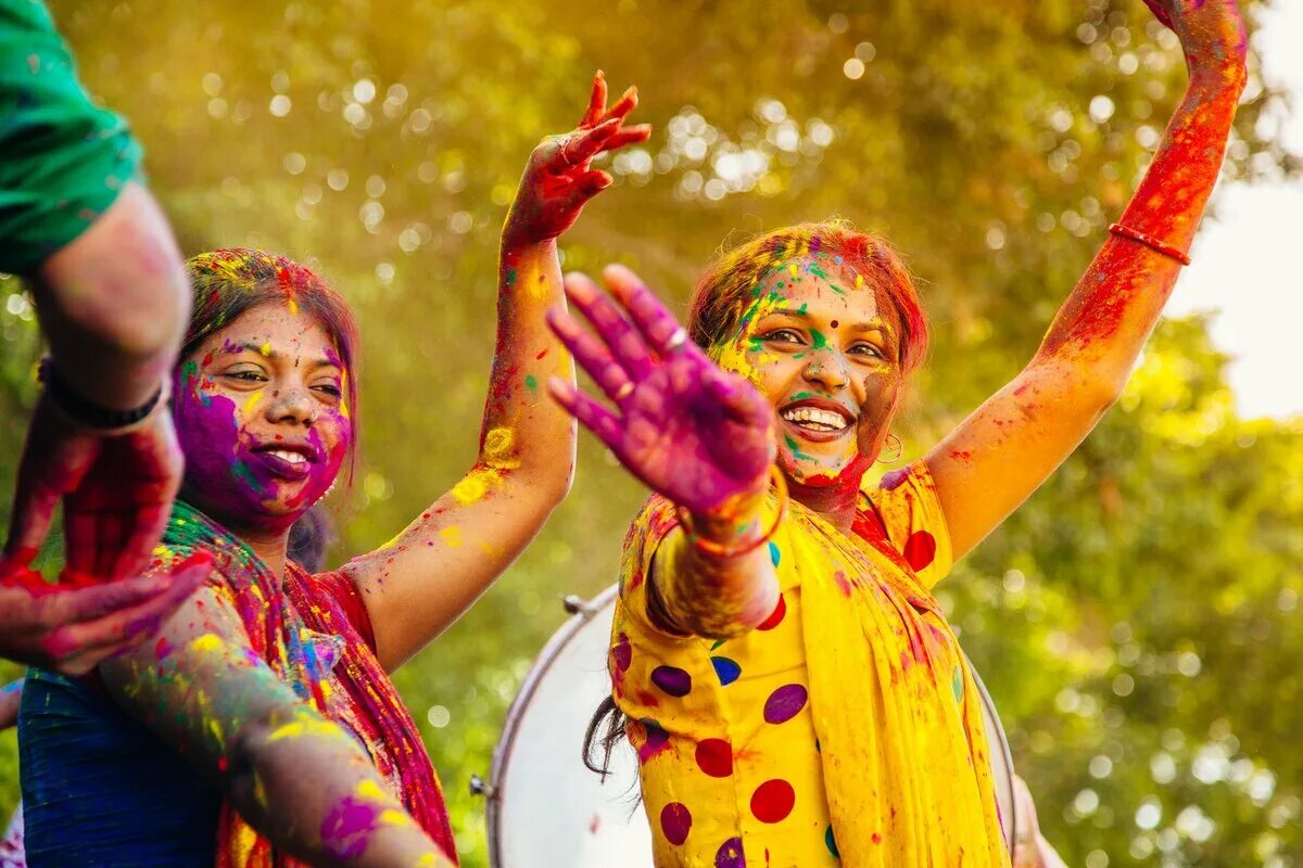 Краски жизни рассказы. Фестиваль Холи в Индии. Праздник весны Холи Holi Индия. Праздник красок в Индии.