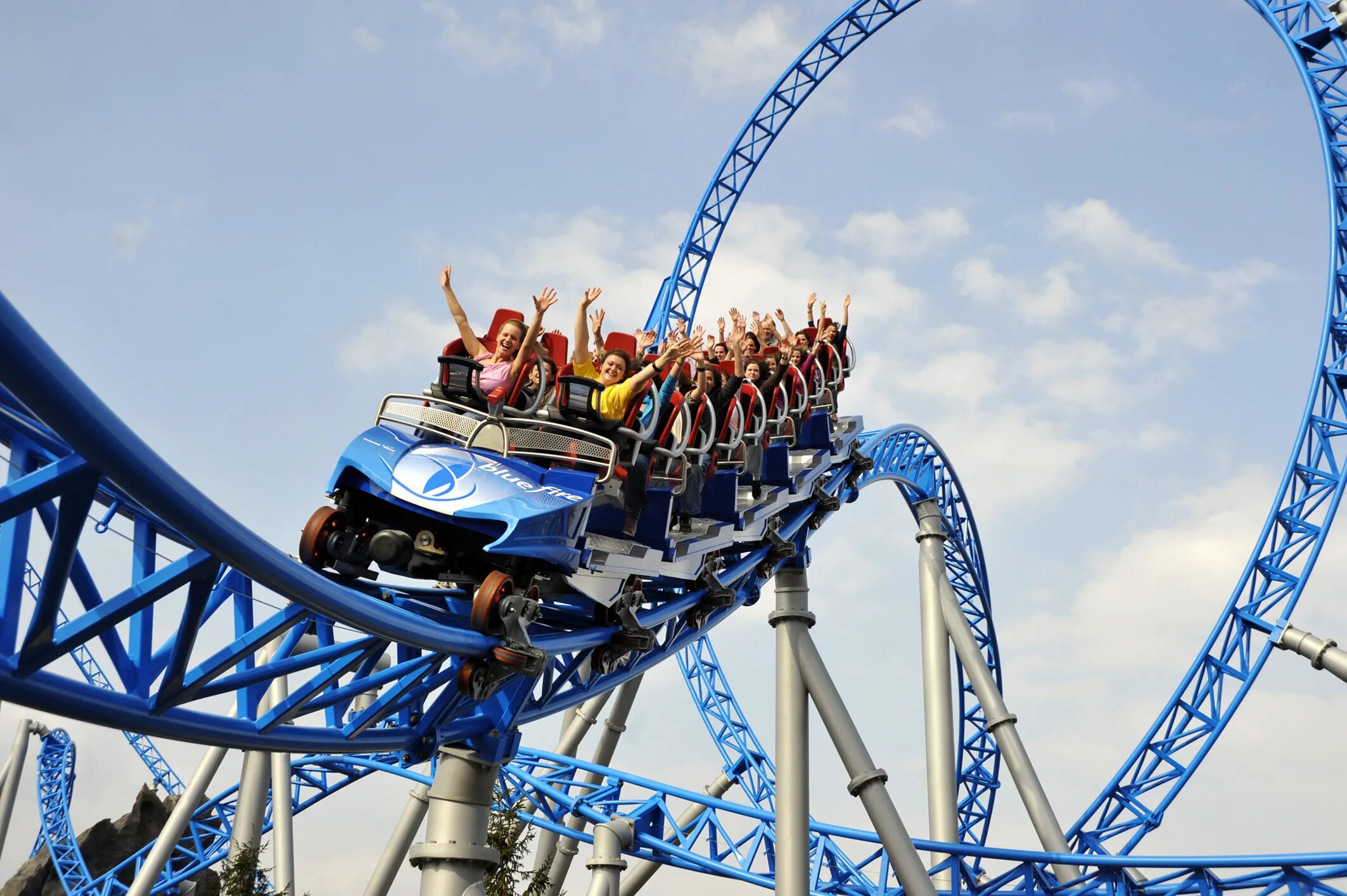 Автор развлечений. Парк аттракционов Europa Park в Германии. Roller Coaster аттракцион. Екатеринбург парк аттракционов американские горки. Парк Линнанмяки Хельсинки.