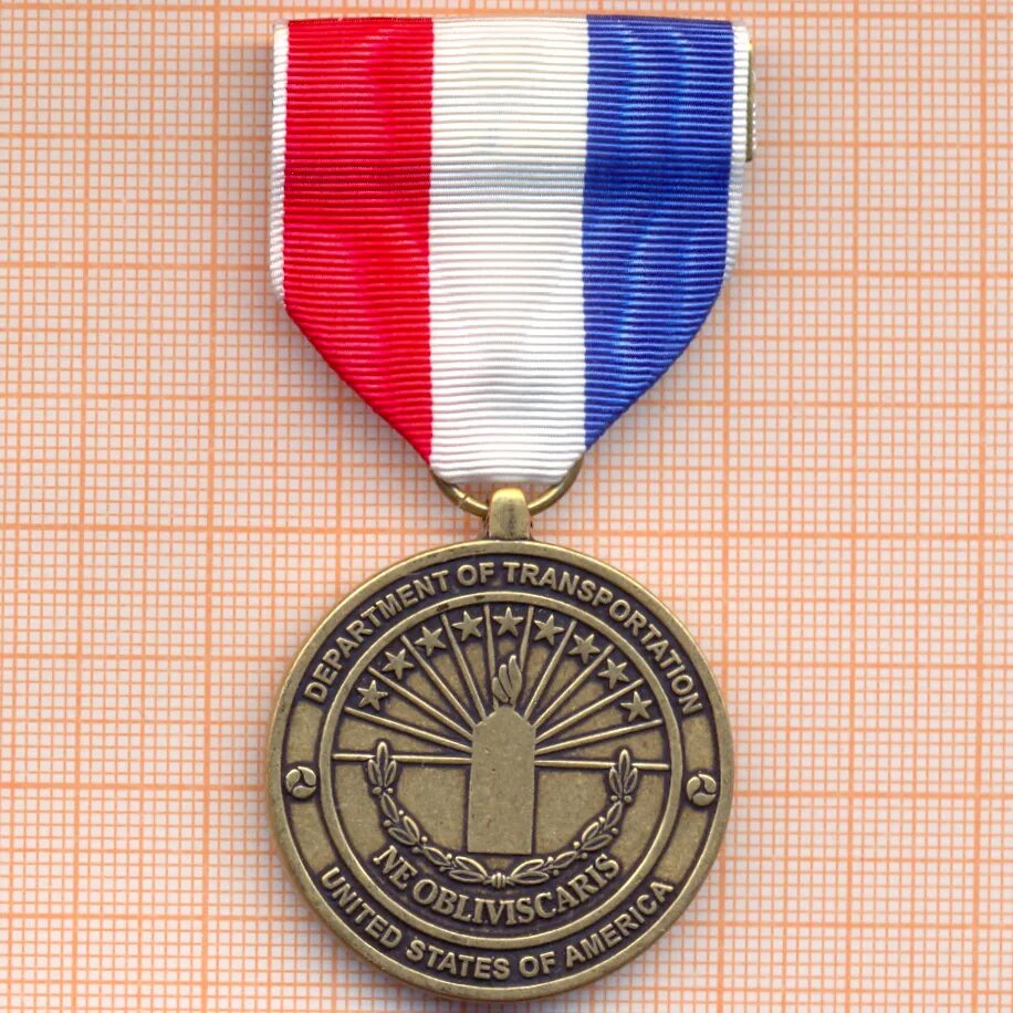 медаль 009. золотая медаль за особые успехи в учении. медаль на 11 месяцев. филадельфийская медаль свободы. 11 медаль.