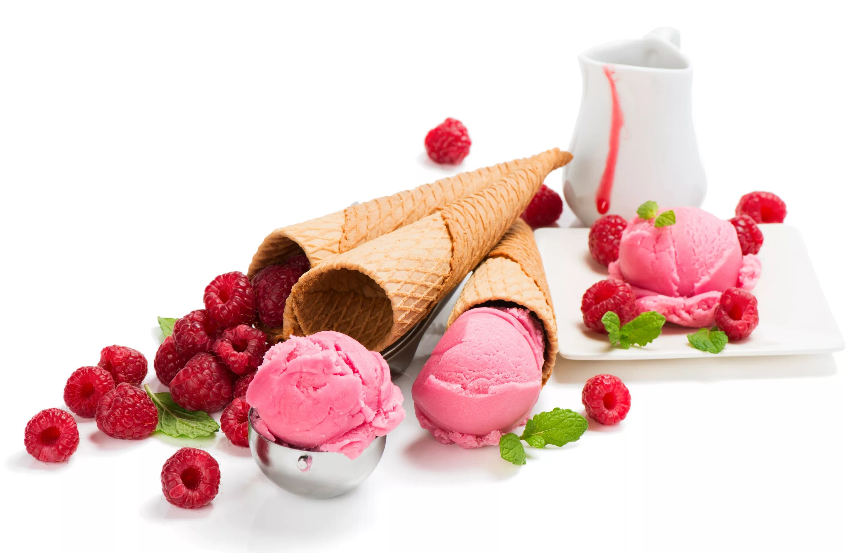 Тонкие сладости. Мороженое. Красивое мороженое. Десерты на белом фоне. Сладости мороженое.