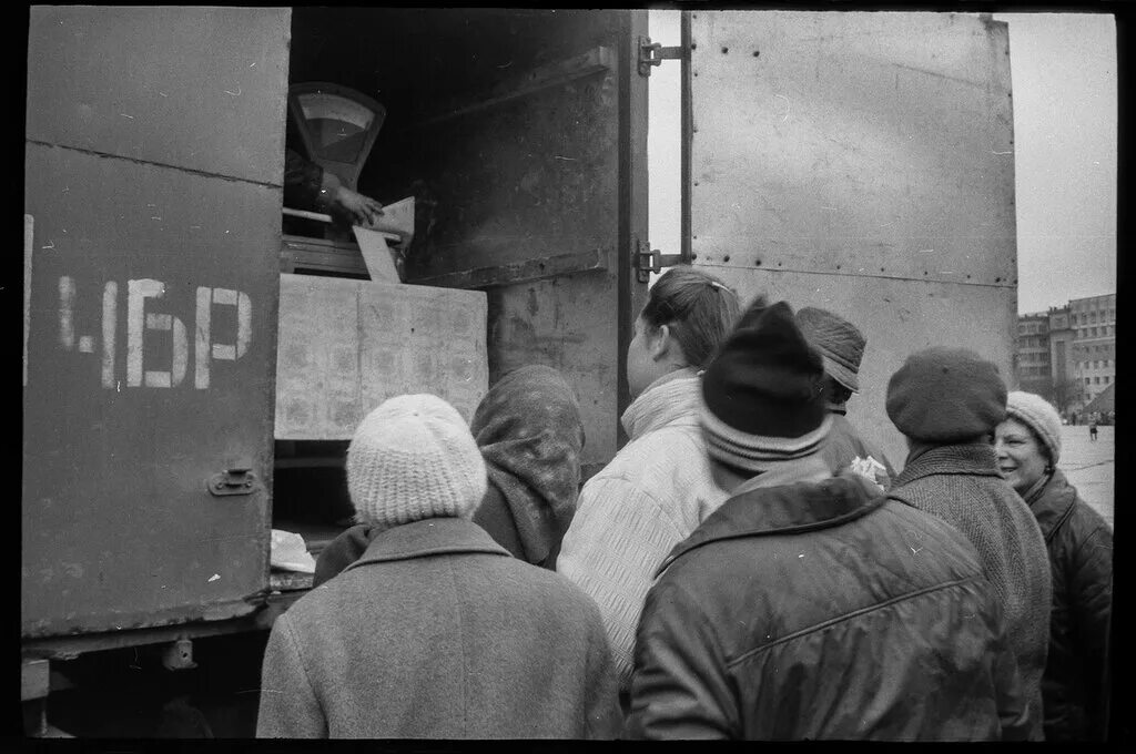 5 октября 1992 год. Челябинск 1992 год. 90-Е годы Станкомаш. Станкомаш Челябинск 90-е. Станкомаш цеха Челябинск 90-е.