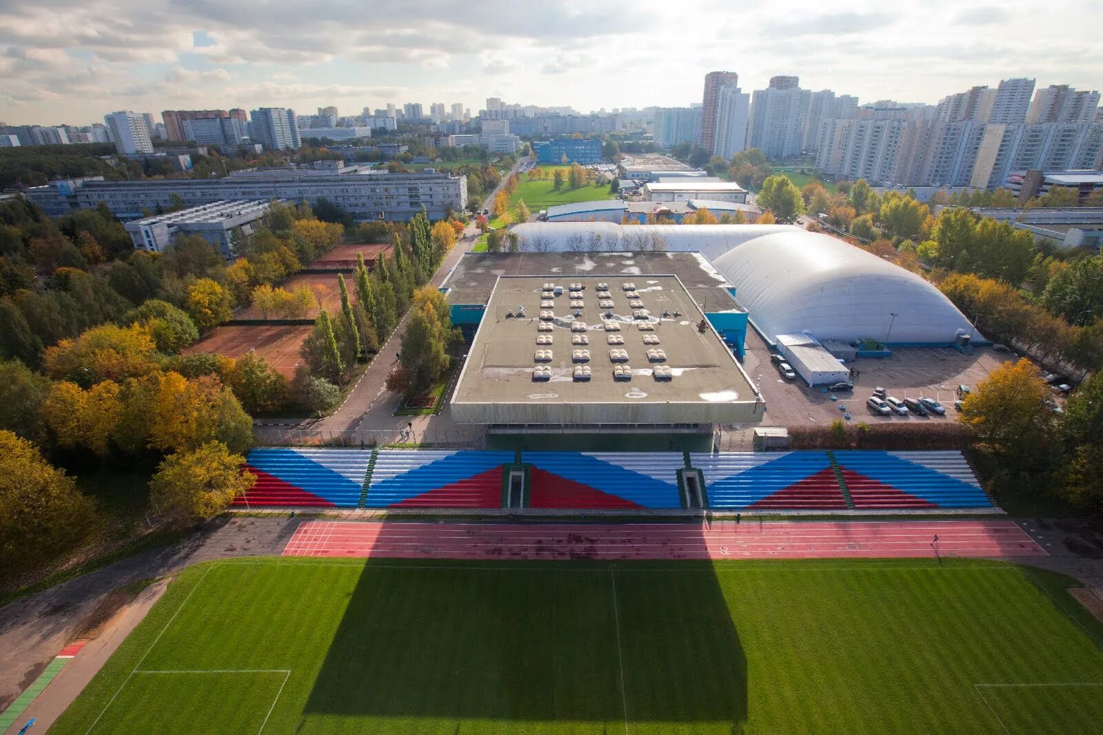 Стадион РУДН. Российский университет дружбы народов Москва. ФОК РУДН. Москва улица Орджоникидзе 3 российский университет дружбы народов.