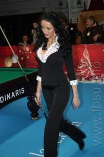 Ол оны саусақтарымен оған әкеледі