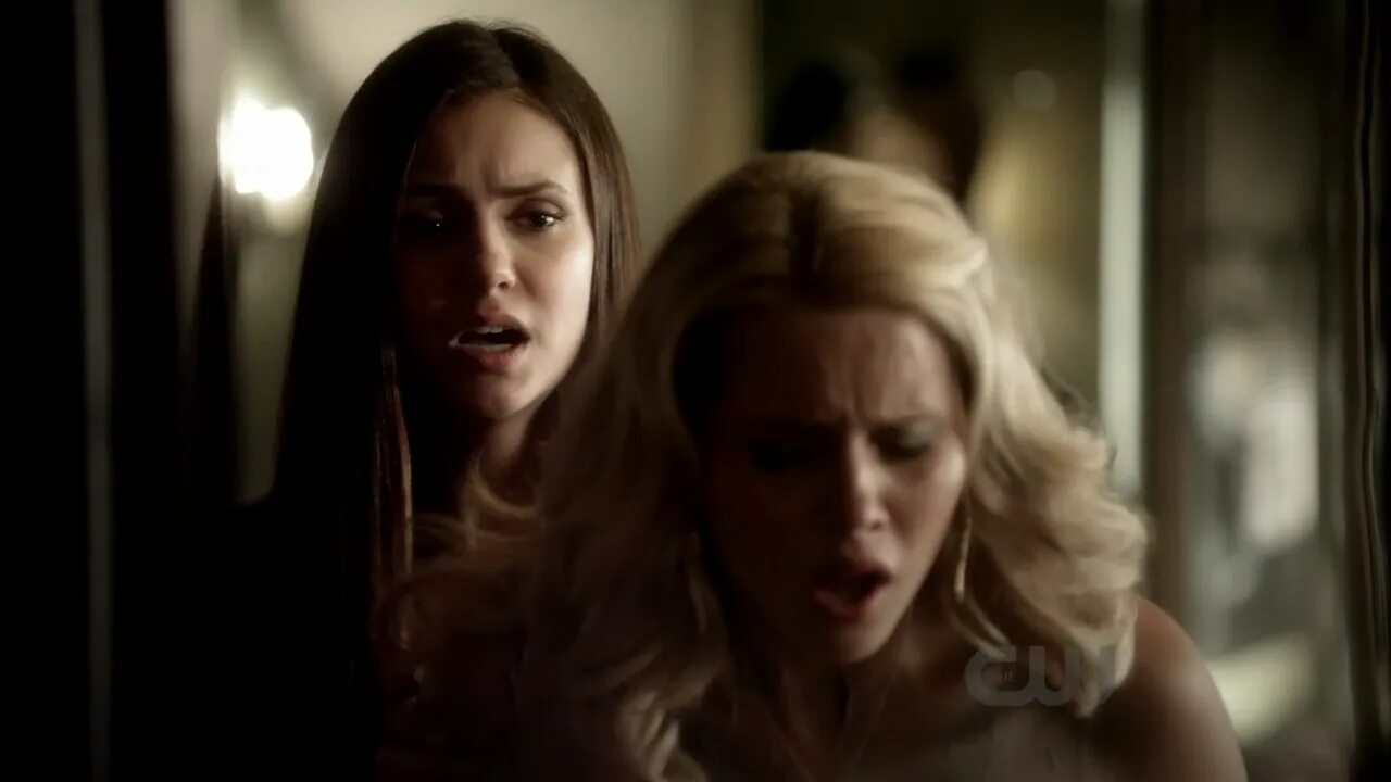 ребекка майклсон ноги. ребекка дневники вампира. ребекка ярос железное пламя. ребекка майклсон и елена гилберт поцелуй. ребекка майклсон первородные.