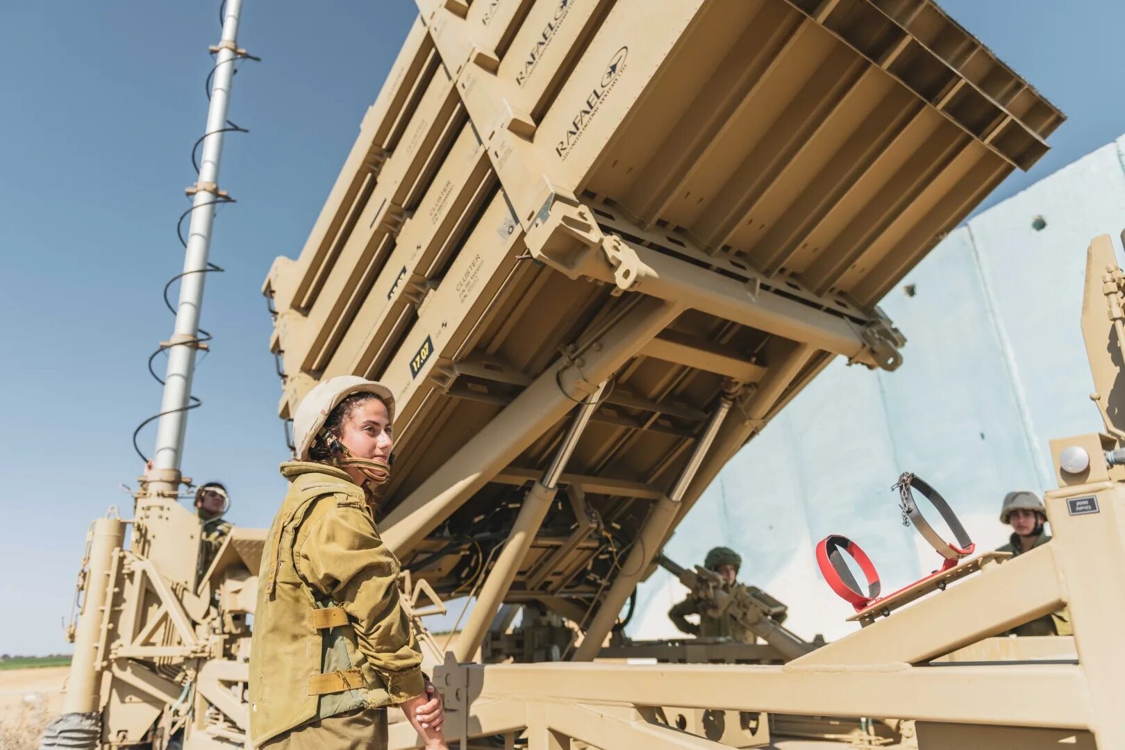 Iron dome железный купол. Iron dome железный купол. Израильская система пво железный купол. Iron dome железный купол. Пво израиля железный купол.