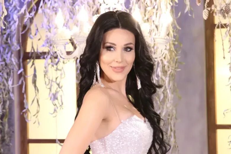 Qristine exoyan merk. Кристин егоян. Арпи габриелян. Christina yeghoyan merk. Christina yeghoyan merk.