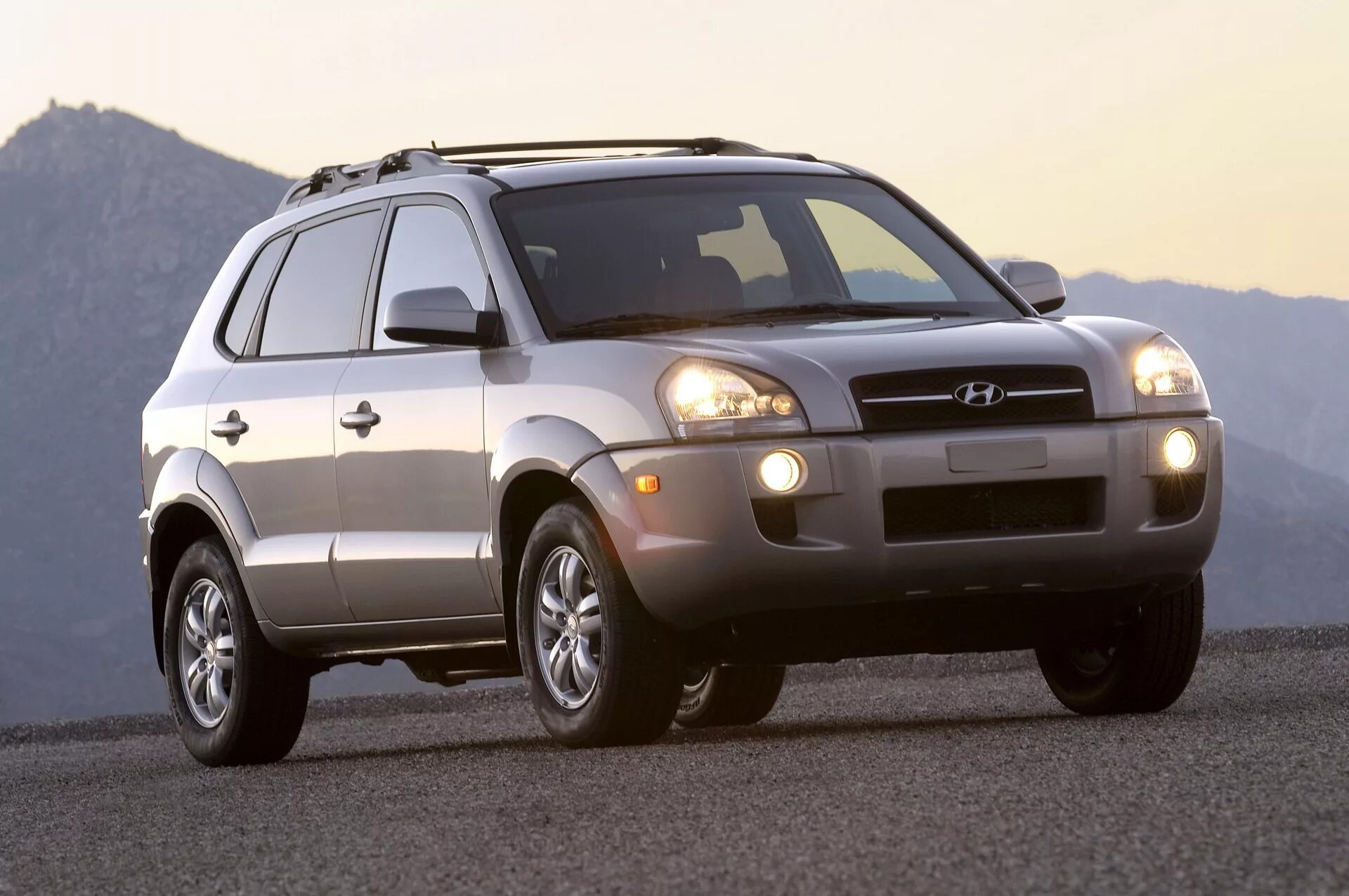 Купить б/у Hyundai Tucson III 2.0 AT (150 л.с.) 4WD бензин автомат в Калининград