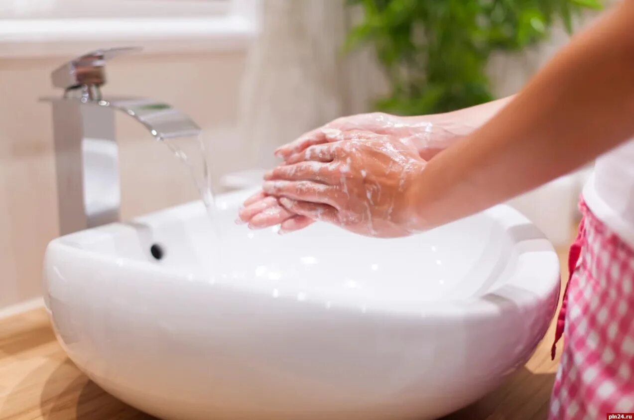 Мытье. Мытье рук. Руки моются. Мыло для рук. Мыть руки.