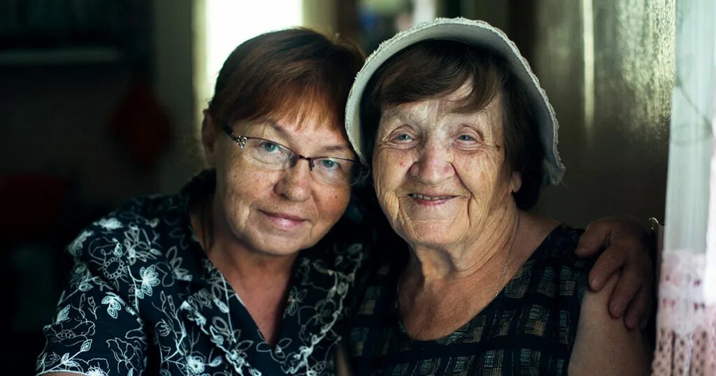 Бабушка лесбиянки зрелые. Старуха и ее дочь. Старуха мать и ее дочь. Германия..лесби..бабушки.