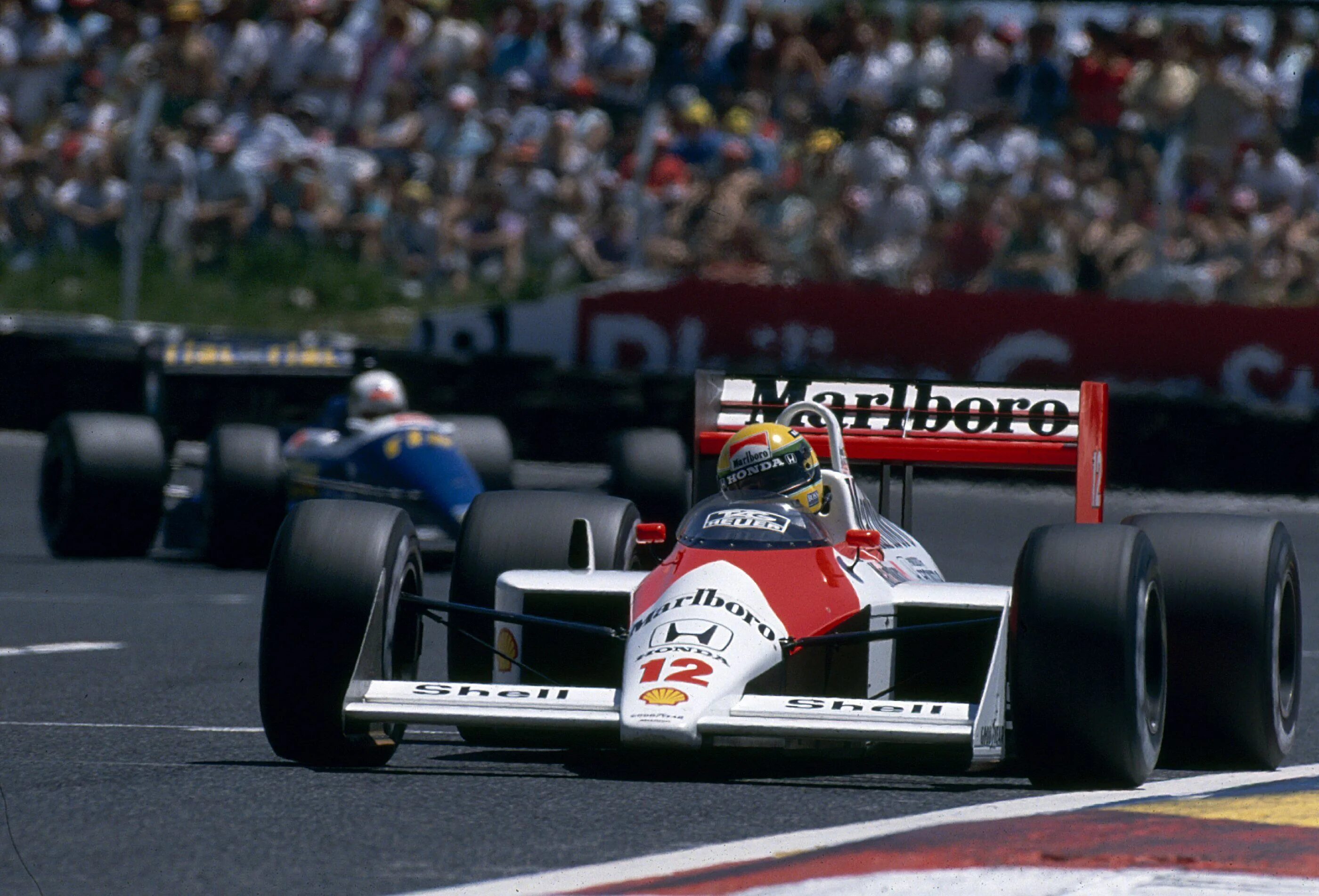 Прост формула 1. Ф1 Айртон Сенна. Honda MCLAREN 1988. Макларен Хонда 1988. MCLAREN mp4/4 Ayrton Senna.