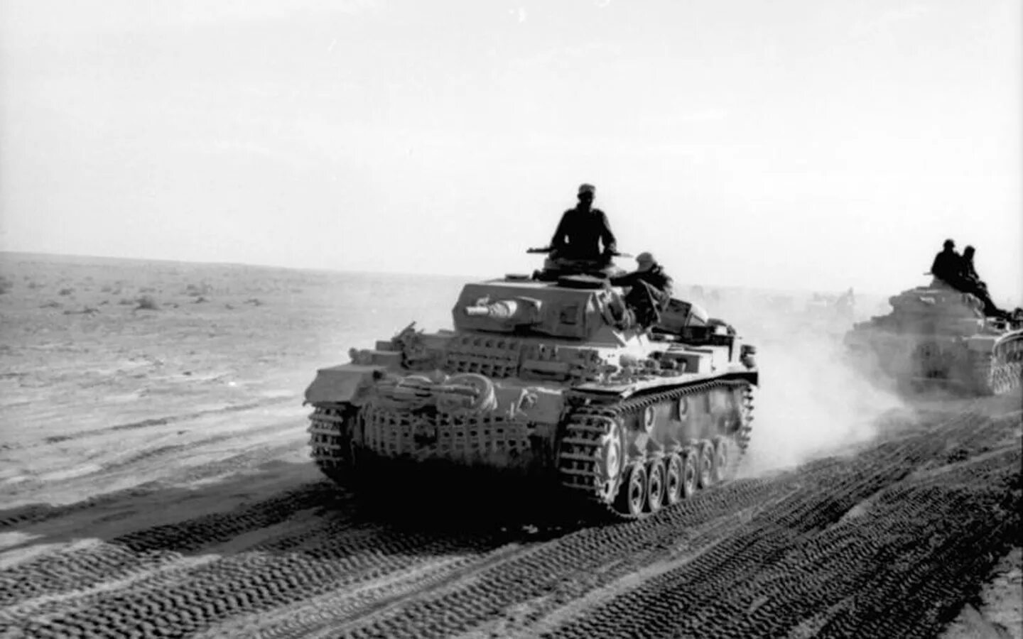 Видео немецких танков. Танк Panzer III. Танки африканского корпуса Роммеля. Африканский корпус Роммель танк. Тигр Роммеля.