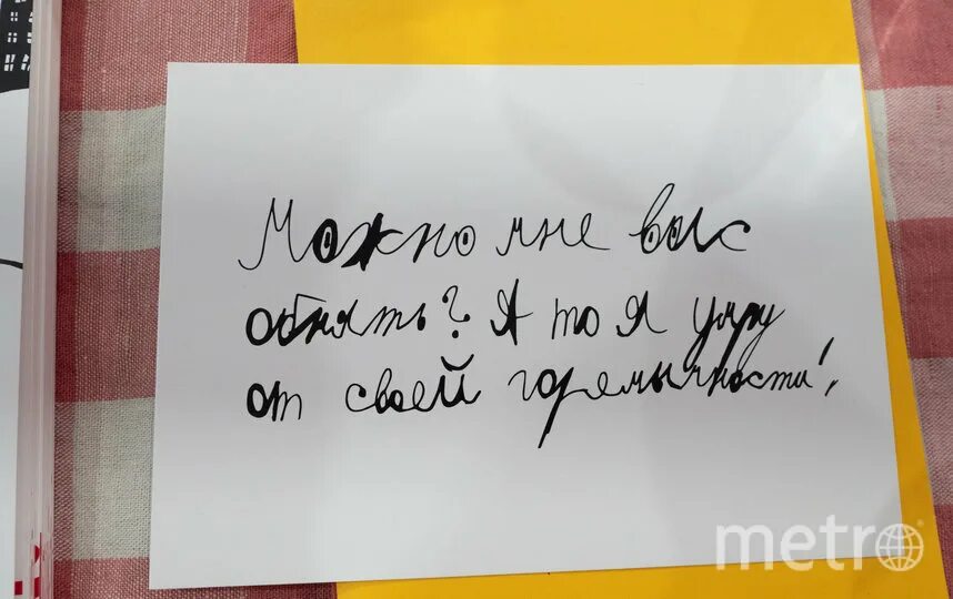 Мемы про красавцев. Стрыкало я бью женщин и детей. Я бью женщин и детей потому что красавчик. Я бью женщин и детей мем. Потому что красавчик.