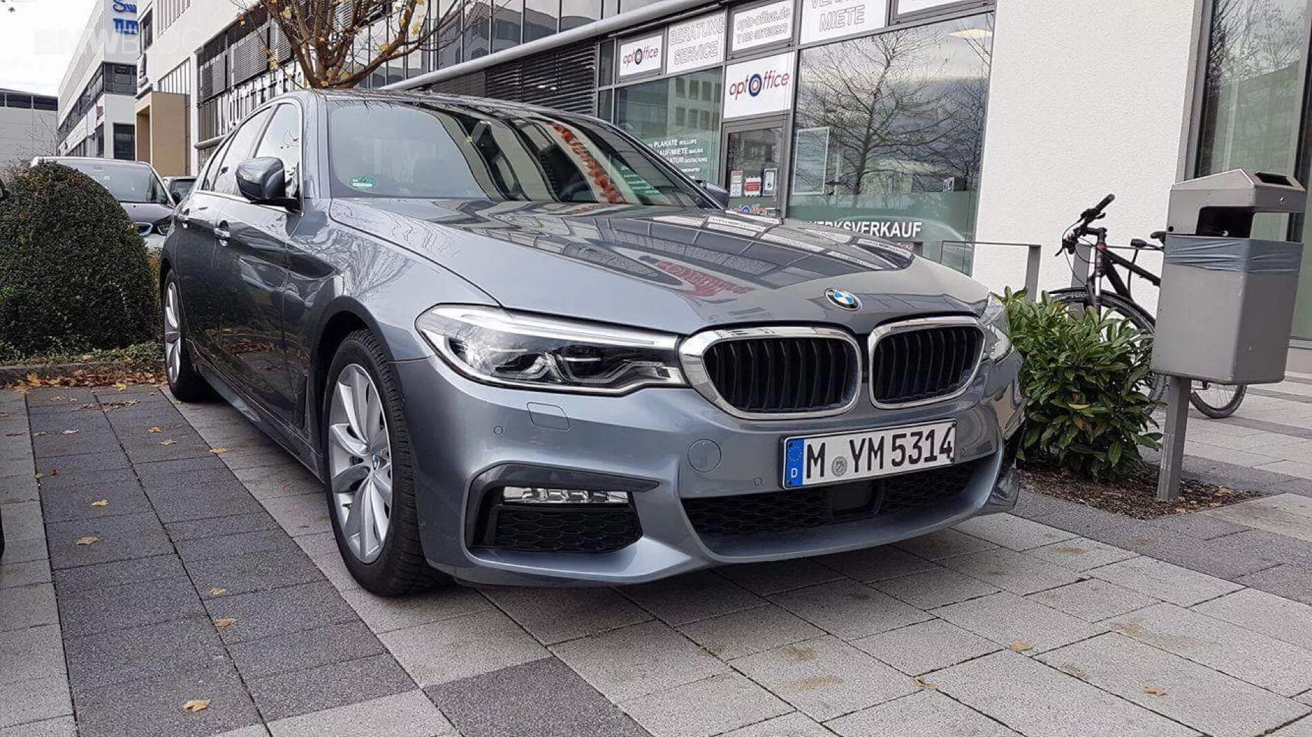 Bmw g30 m. BMW 5 g30. BMW g30 m Packet. БМВ 5 g30 m пакет. BMW g30 m Sport.