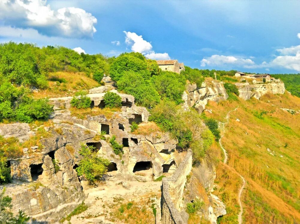 Города в горном крыму. Чуфут-Кале Бахчисарай. Пещерный город Чуфут-Кале Крым. Бахчисарай пещерный город Чуфут-Кале. Крым.Бахчисарай .пещерный город Чуфут - Кале..