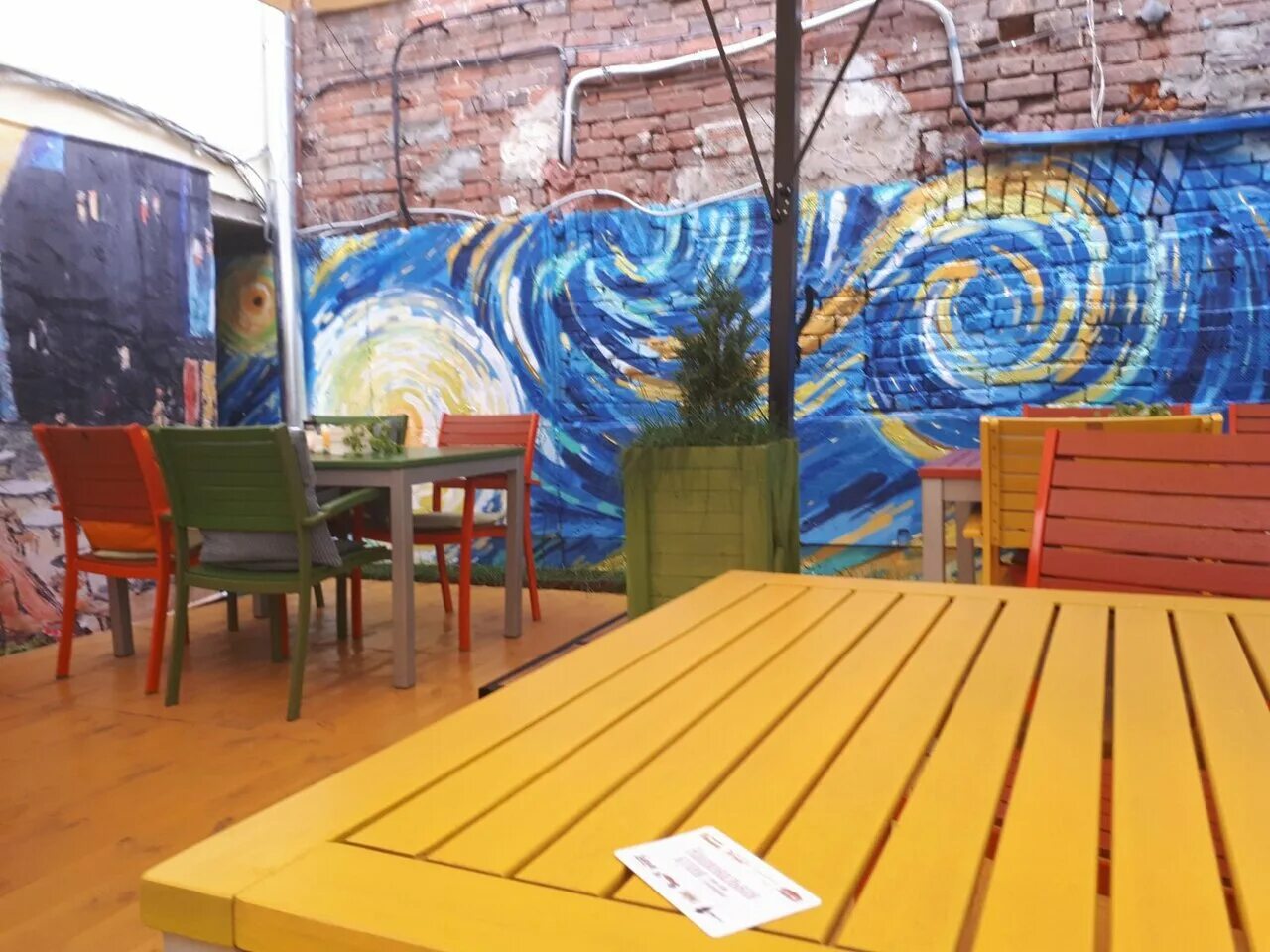 хуторок ван гог. хуторок ван гог. деревянные хижины среди олив и кипарисов ван гога. кафе ван гог пермь. пшеничное поле со жнецом.