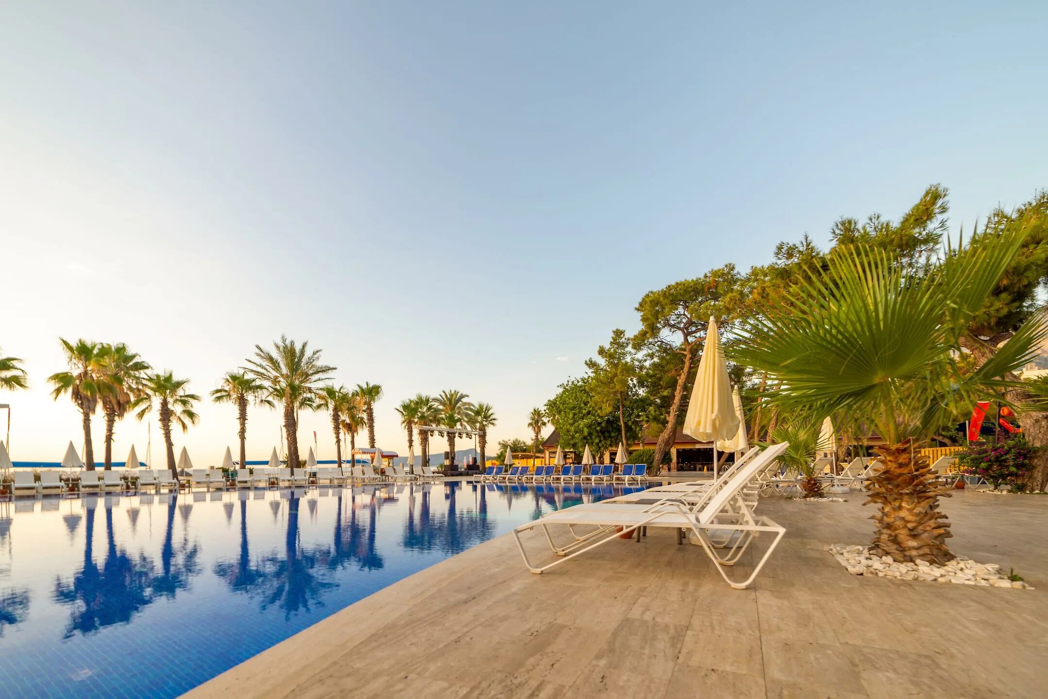 Comfort beach resort. Фан сан фэмили комфорт бич кемер. sun and fun турция кемер. fun sun comfort beach resort 5. fun sun family comfort beach 5 кемер турция.