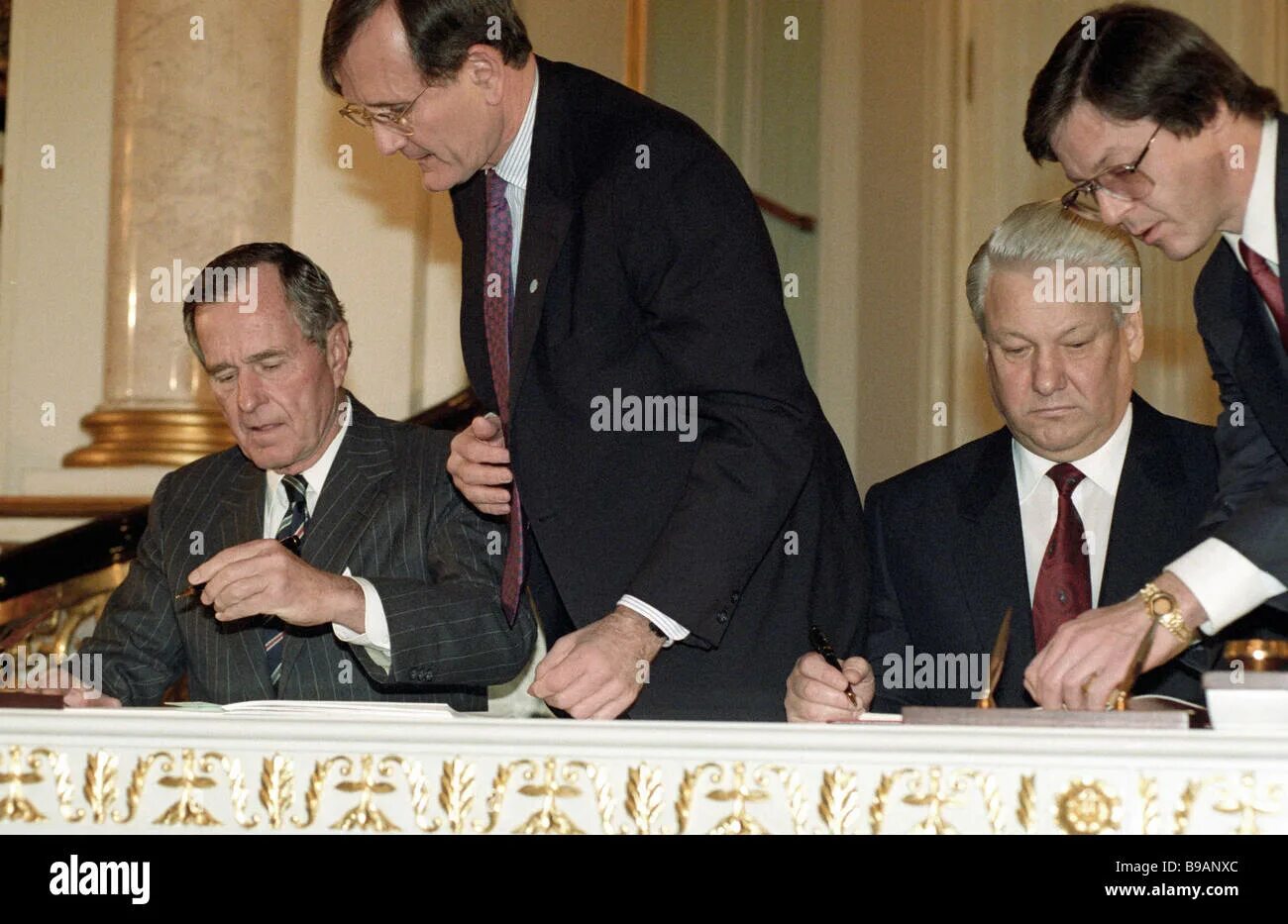 Соглашение 1993. СНВ 2 Ельцин Буш. Ельцин в США 1992 И Буш. Ельцин и Буш старший. 1993 Год подписание России и США Ельцина.
