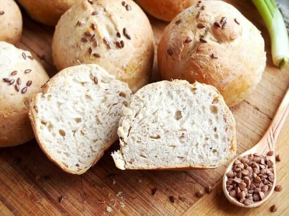 выпечка из зеленой гречки. хлеб с семенами чиа. хлеб с семечками. хлеб гречневый бездрожжевой. выпечка из зеленой гречки.