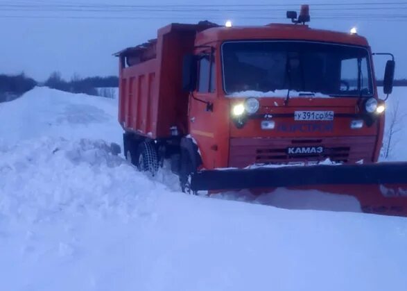 КАМАЗ застрял. Перемело трассу. Дороги Волгограда фото. Вольский район Саратовская область. Wolsk ru