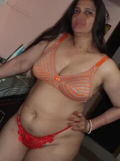 Big ass saree aunty nude show indianpornpictures. 