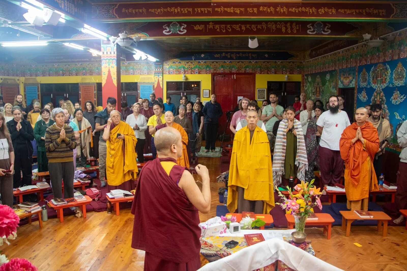Сарнатх храм будды. Где бхимрао принял буддизм. Буддизм священнослужитель лама. Хурул калмыкия. Тхеравада и махаяна.