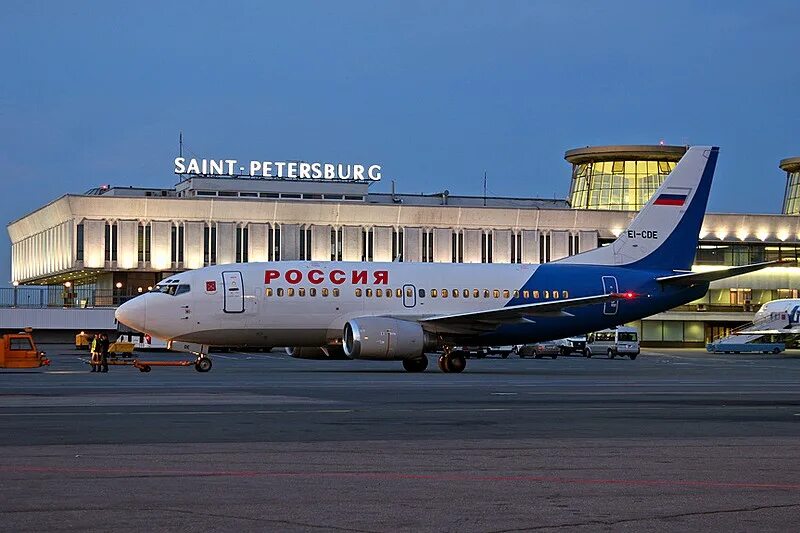 Аэропорт Пулково Санкт-Петербург. Самолеты СПБ Пулково. Pulkovo Airport Saint Petersburg samolyot. Самолет Москва Питер.