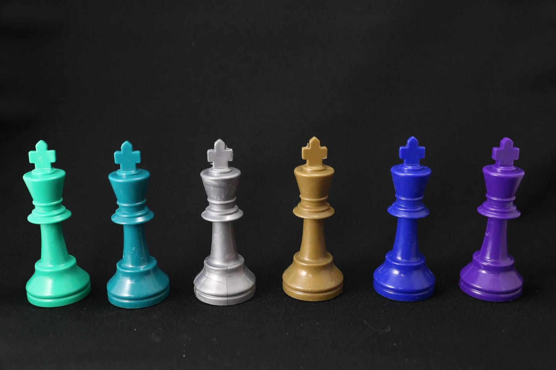 Цвета фигурки. Шахматные фигуры. Шахматные фигурки. Цветные шахматные фигурки. Цвета шахматных фигур.