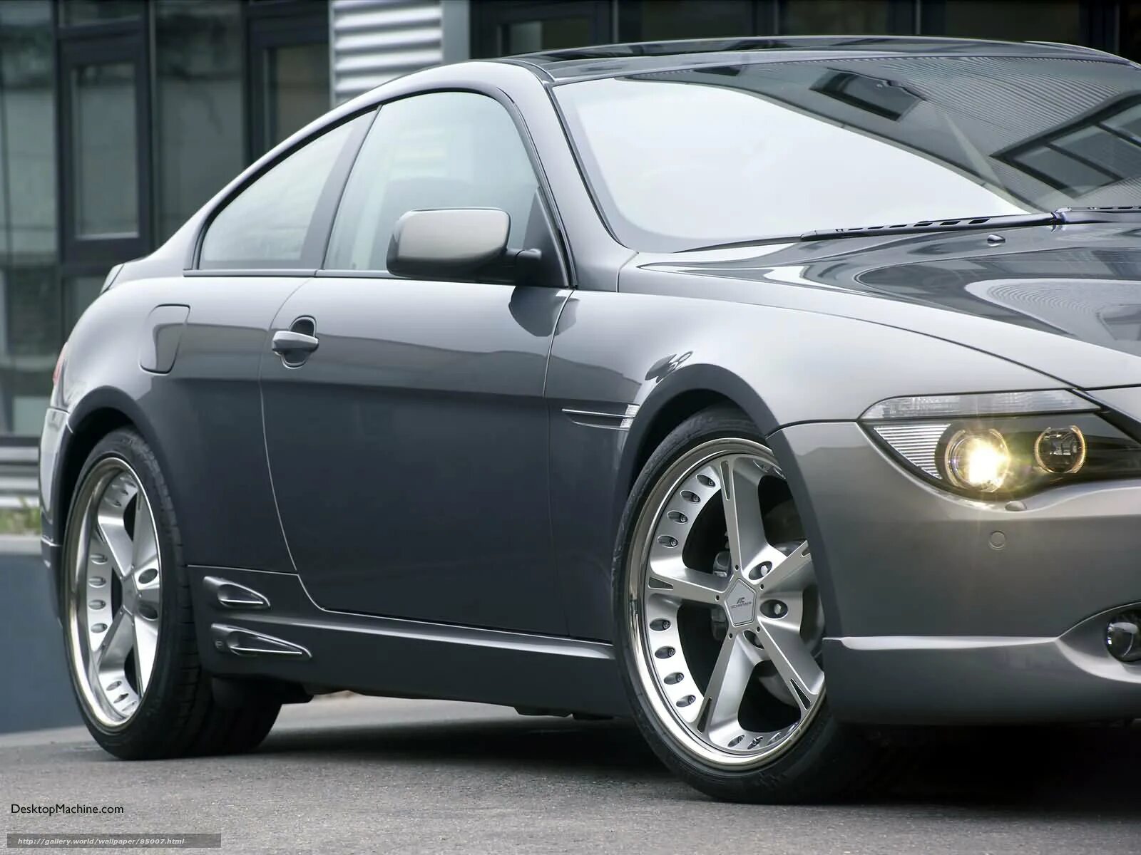 серые дома серые машины. серые дома серые машины. бентли континенталь gt серая.