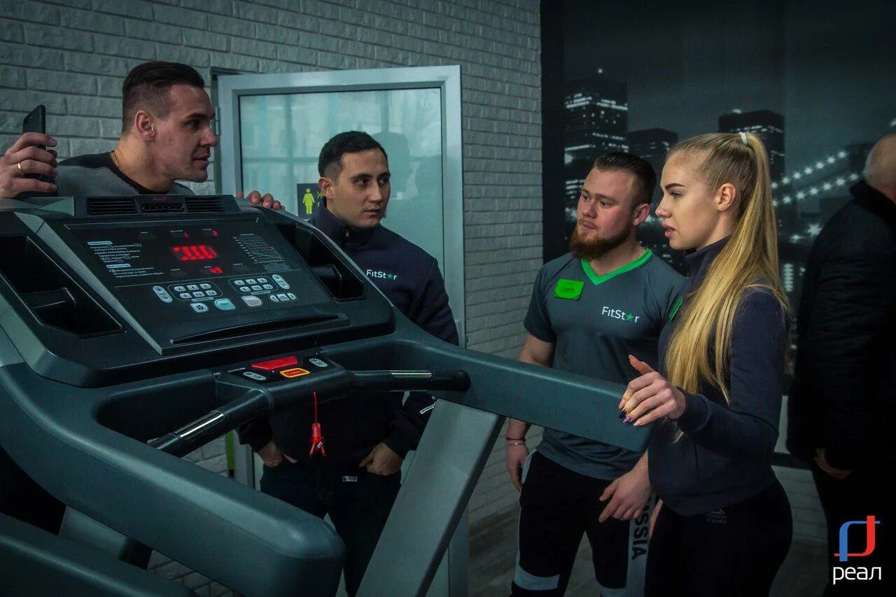 Pca 33507 precor. Девушка на тренажере. Нова фитнес телефон. Крокус фитнес рига. Нова фитнес телефон.
