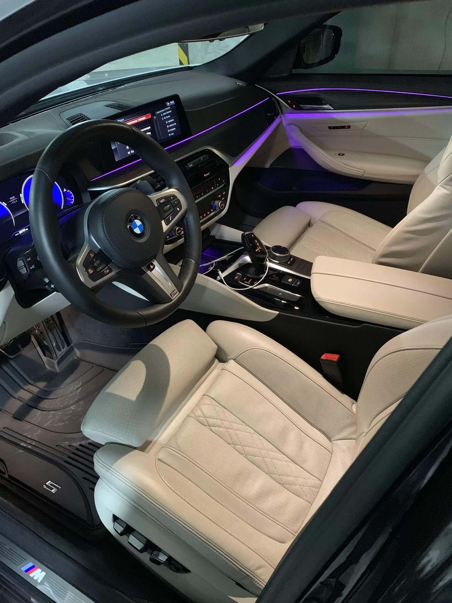 BMW 5 2018 салон. BMW x5 белый салон. БМВ м5 g30 салон. BMW 5 2017 салон. Купить бмв с салона