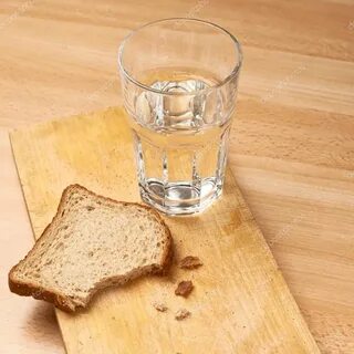 Сухой хлеб и вода