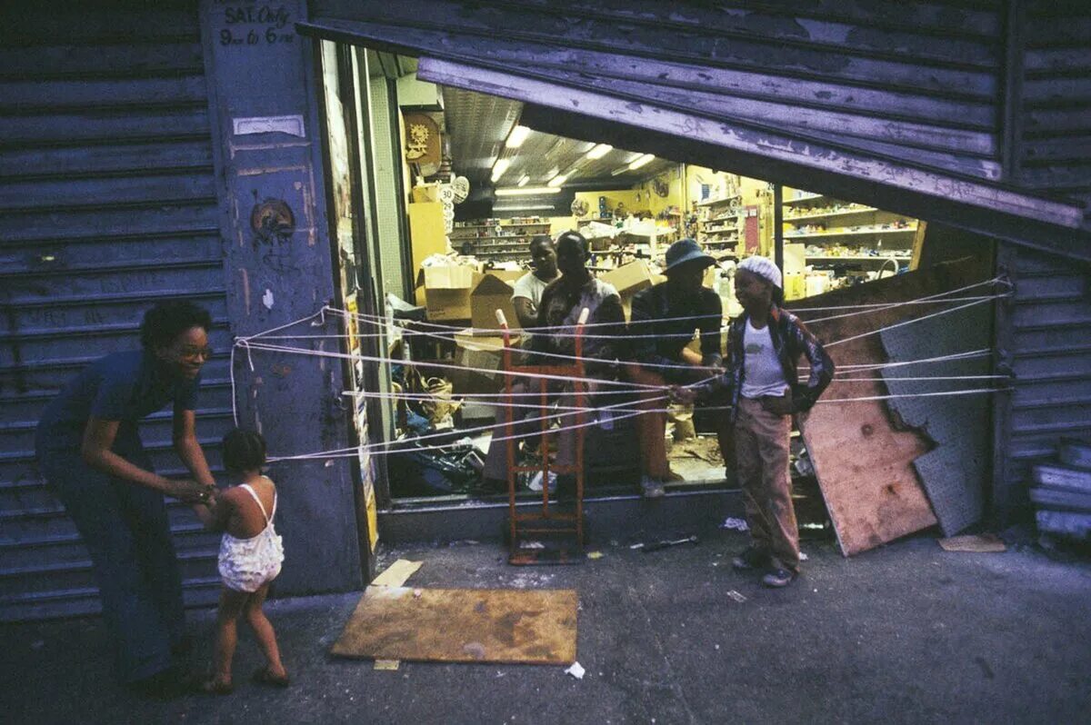 Блэкаут 1977 года в нью-йорке. Нью йорк 1969. Нью йорк 1977 год. Blackout new york 1977. Нью йорк 1969.